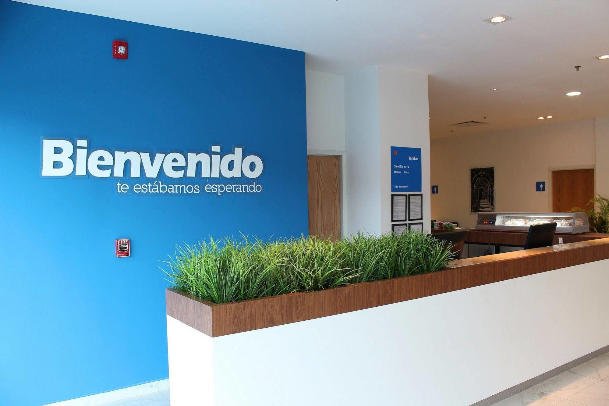 One Guadalajara Expo Hotel Kültér fotó